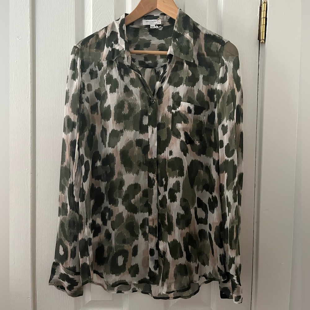 Equipment silk button up, size L